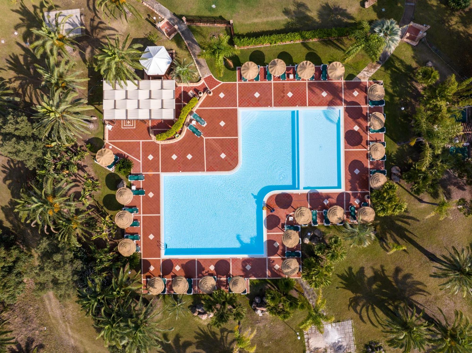 Baia Delle Palme Beach Санта Маргерита ди Пула Екстериор снимка